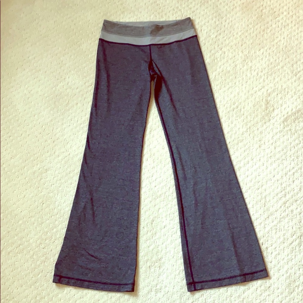 Lululemon Groove pants. Size 6